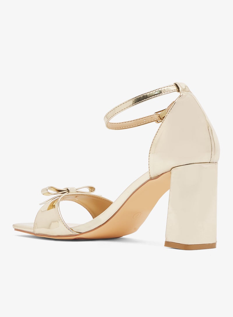 جلاموروس صنادل بكعب عريض منخفض بحزام للكاحل - Image 3